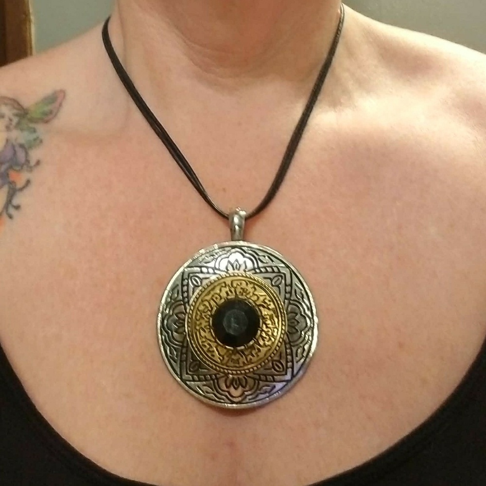 Premier Designs Jewelry Pendant